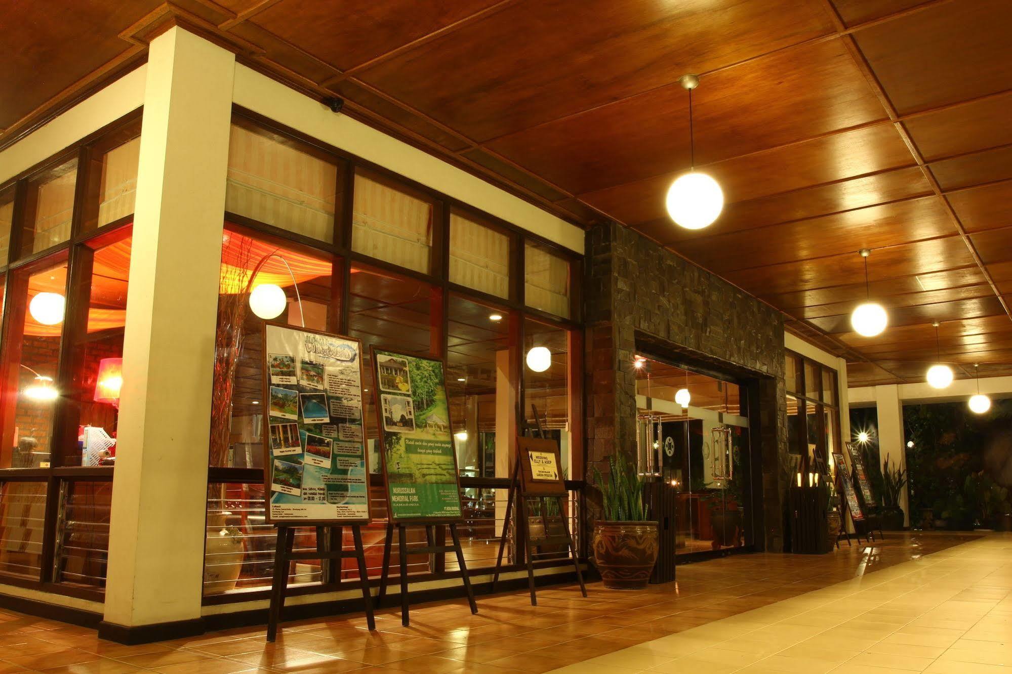 Mesra Business & Resort Hotel Samarinda Eksteriør bilde