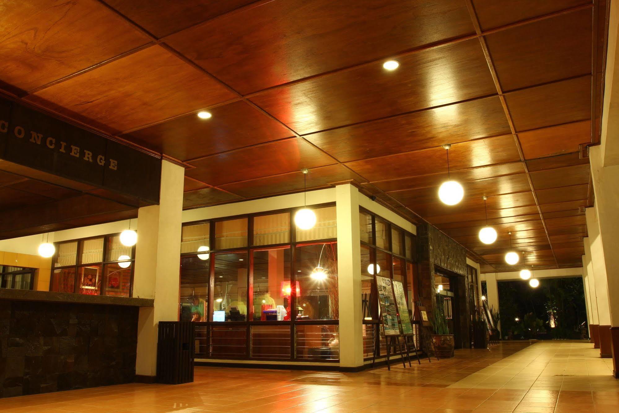 Mesra Business & Resort Hotel Samarinda Eksteriør bilde